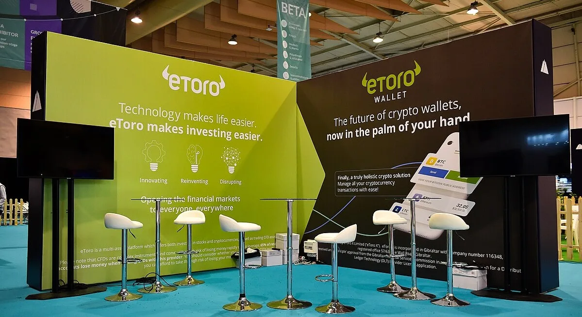 EToro fa il suo ingresso al Nasdaq: prezzo IPO stabilito a 52 dollari per azione