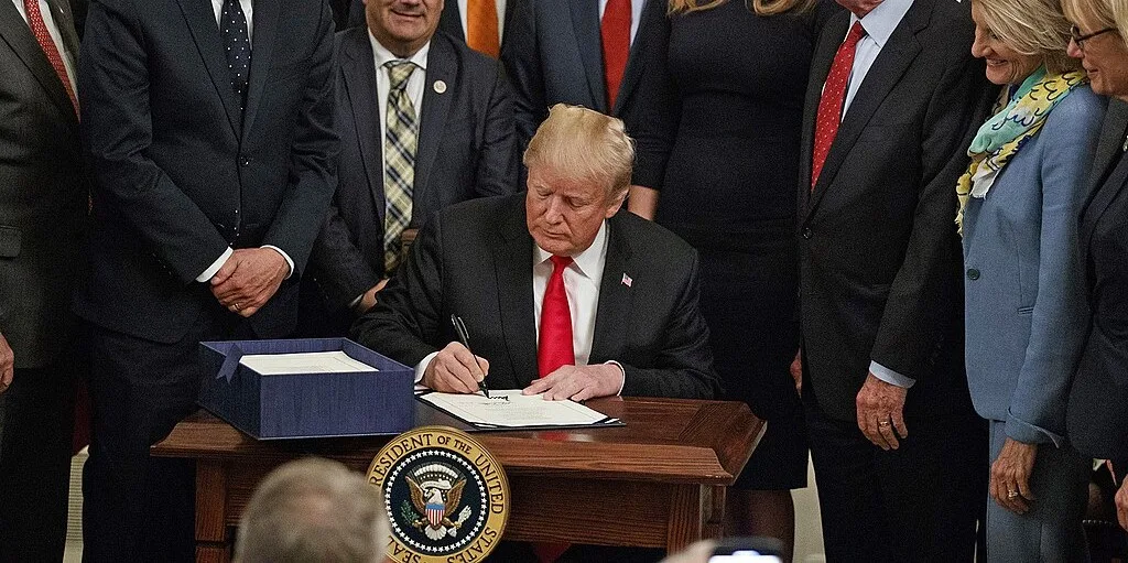 Trump: Cambiamento sui Dazi e Isolamento della Cina, Euforia nelle Borse