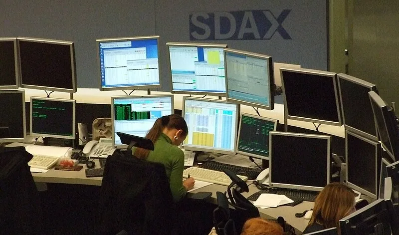 Azioni in Germania: Dax raggiunge un nuovo record storico, le motivazioni del rialzo
