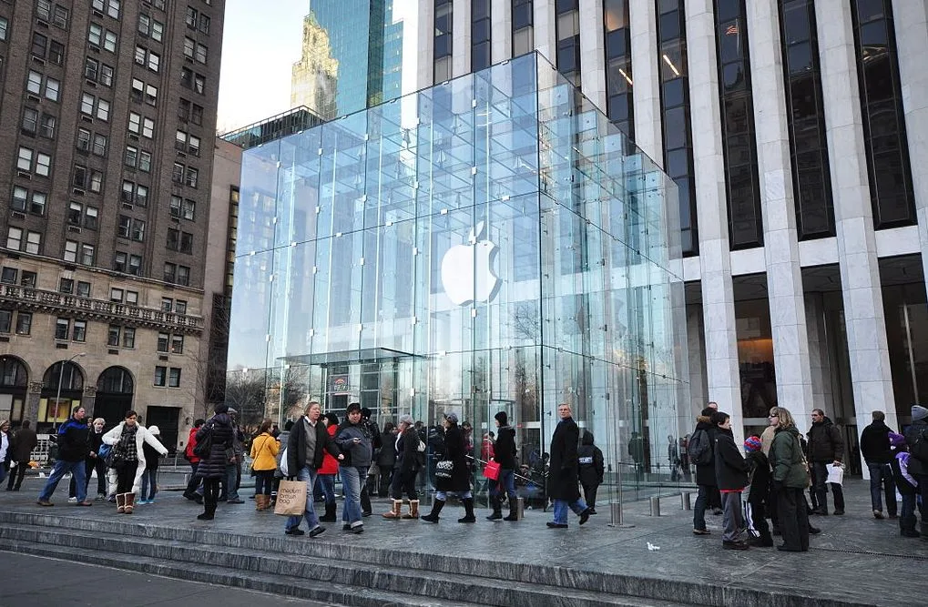 Apple punta a nuove acquisizioni per potenziare l’intelligenza artificiale: quali strategie adottare?