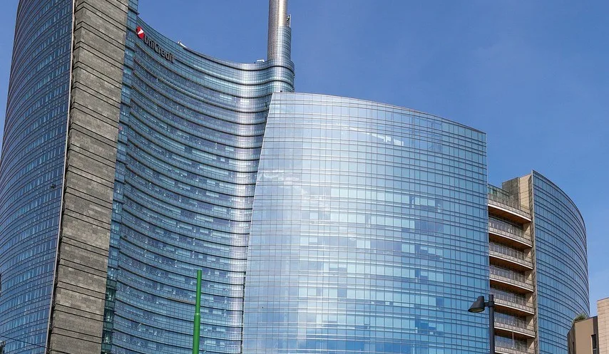 Unicredit: balzo delle azioni dopo risultati trimestrali record e rinuncia all’operazione su Banco Bpm