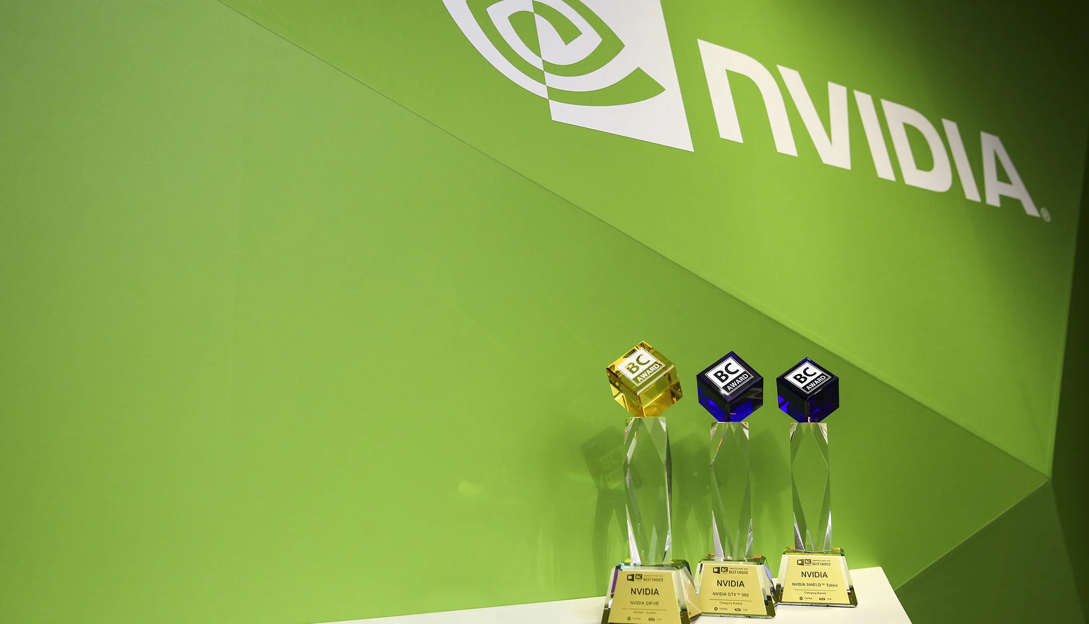 Nvidia raggiunge una valutazione di 4.000 miliardi: è il momento di acquistare azioni?