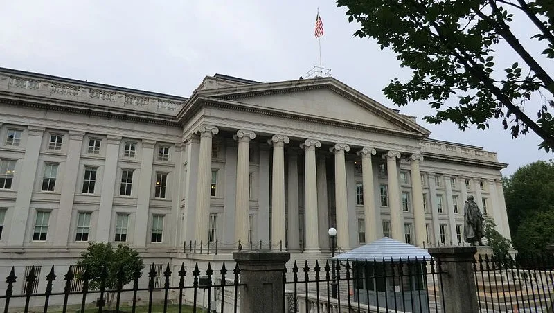 Rendimento del 5% per i titoli di Stato USA a 30 anni dopo il declassamento di Moody’s
