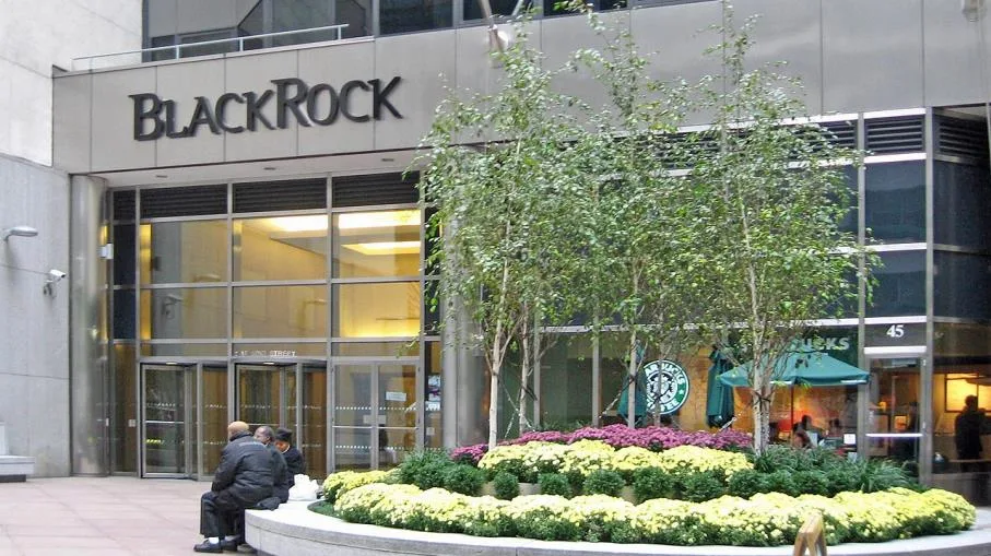 Obbligazioni: Blackrock Abbandona l’Europa e Si Concentra sugli Stati Uniti