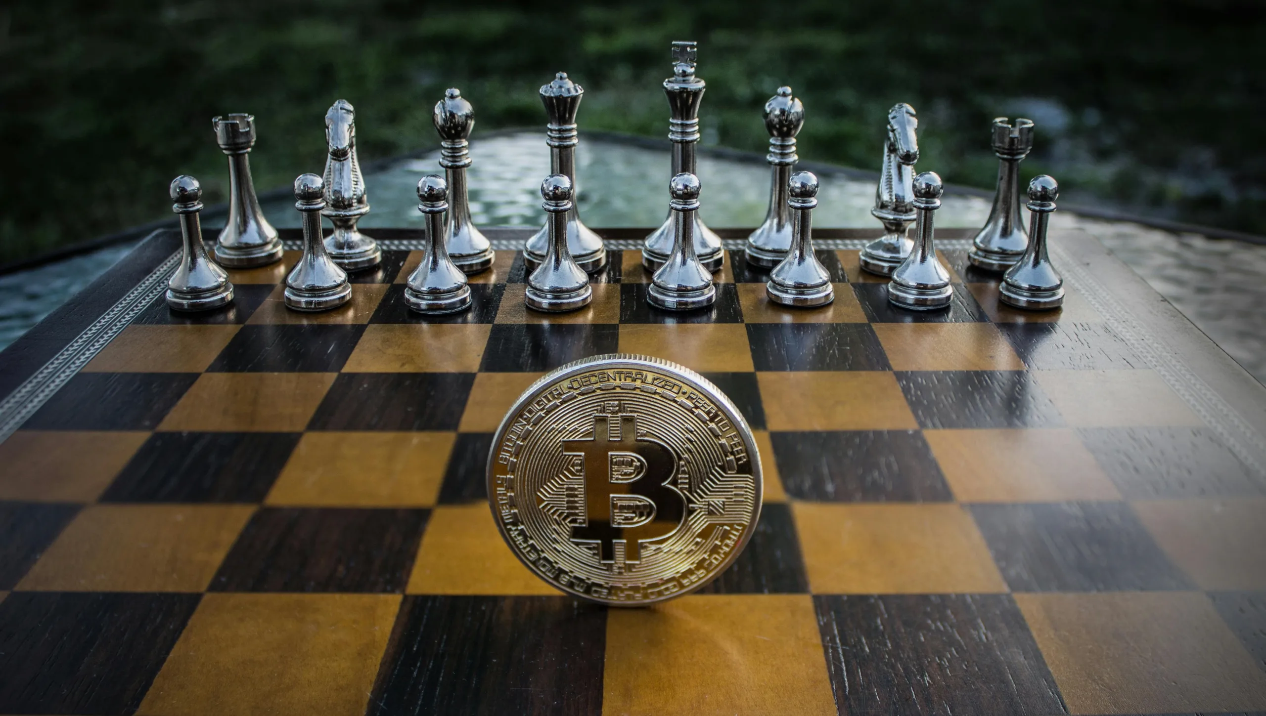 Bitcoin precipita sotto i 100.000$: preoccupazione tra gli investitori per il conflitto USA-Iran