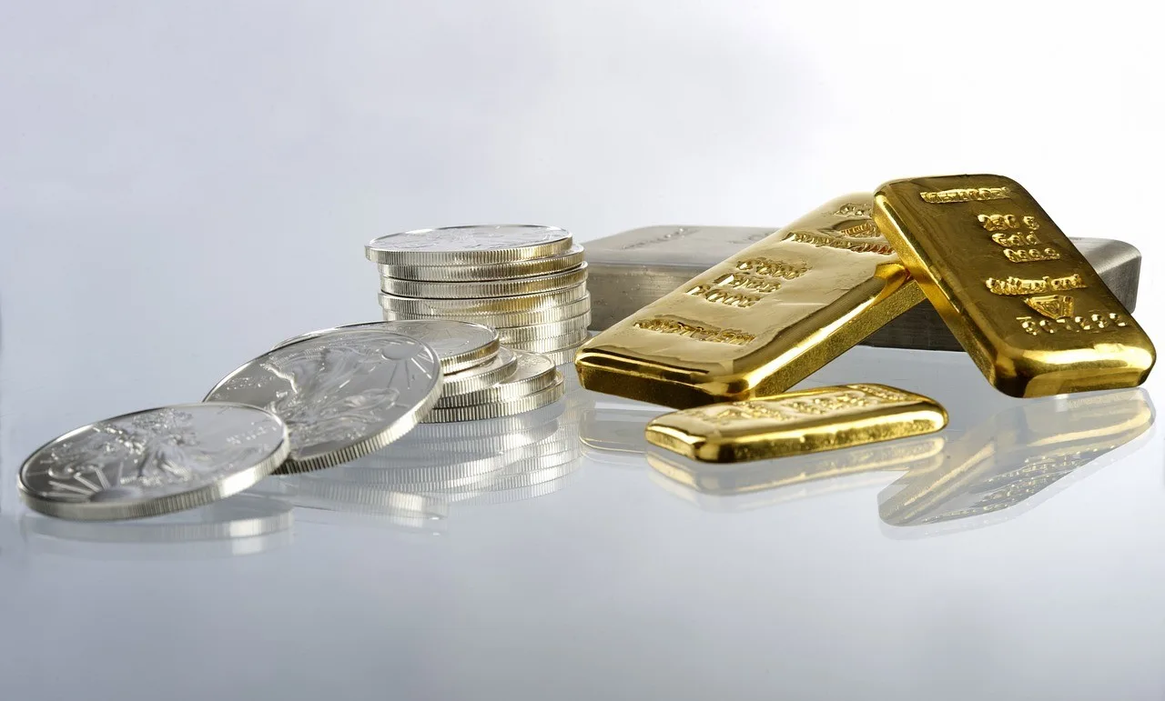 L’oro accelera, e l’argento? Segue il passo, scopri il motivo