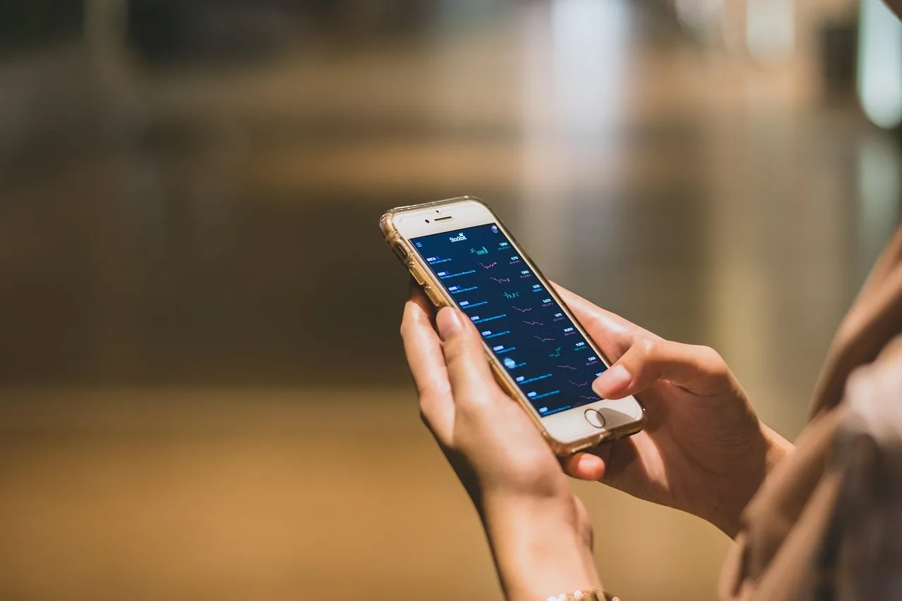 Banche digitali in crescita: più servizi via app e meno filiali, ecco le protagoniste tra le challenger bank