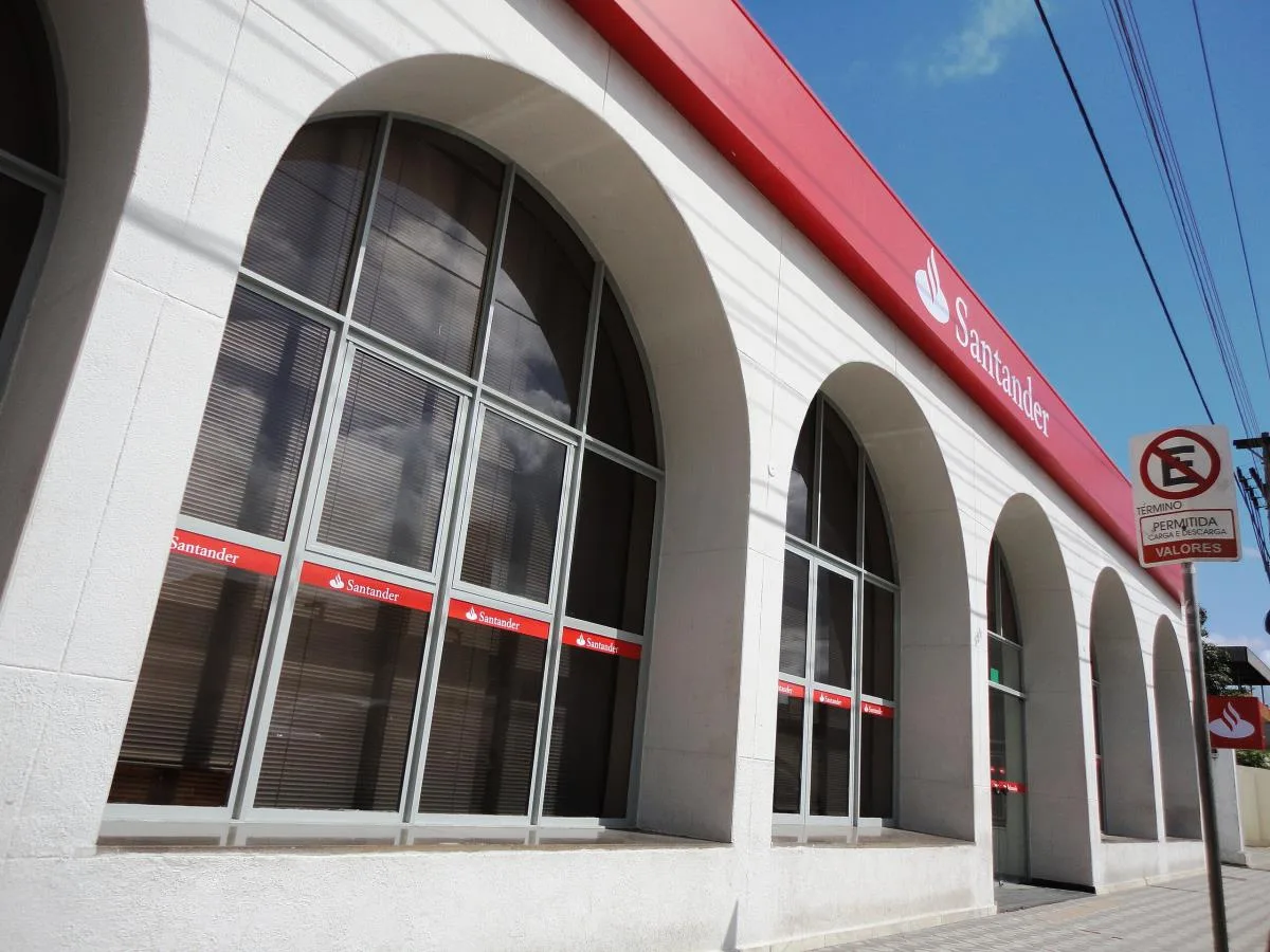 Conviene comprare o vendere azioni Banco Santander dopo l’acquisizione di TSB?