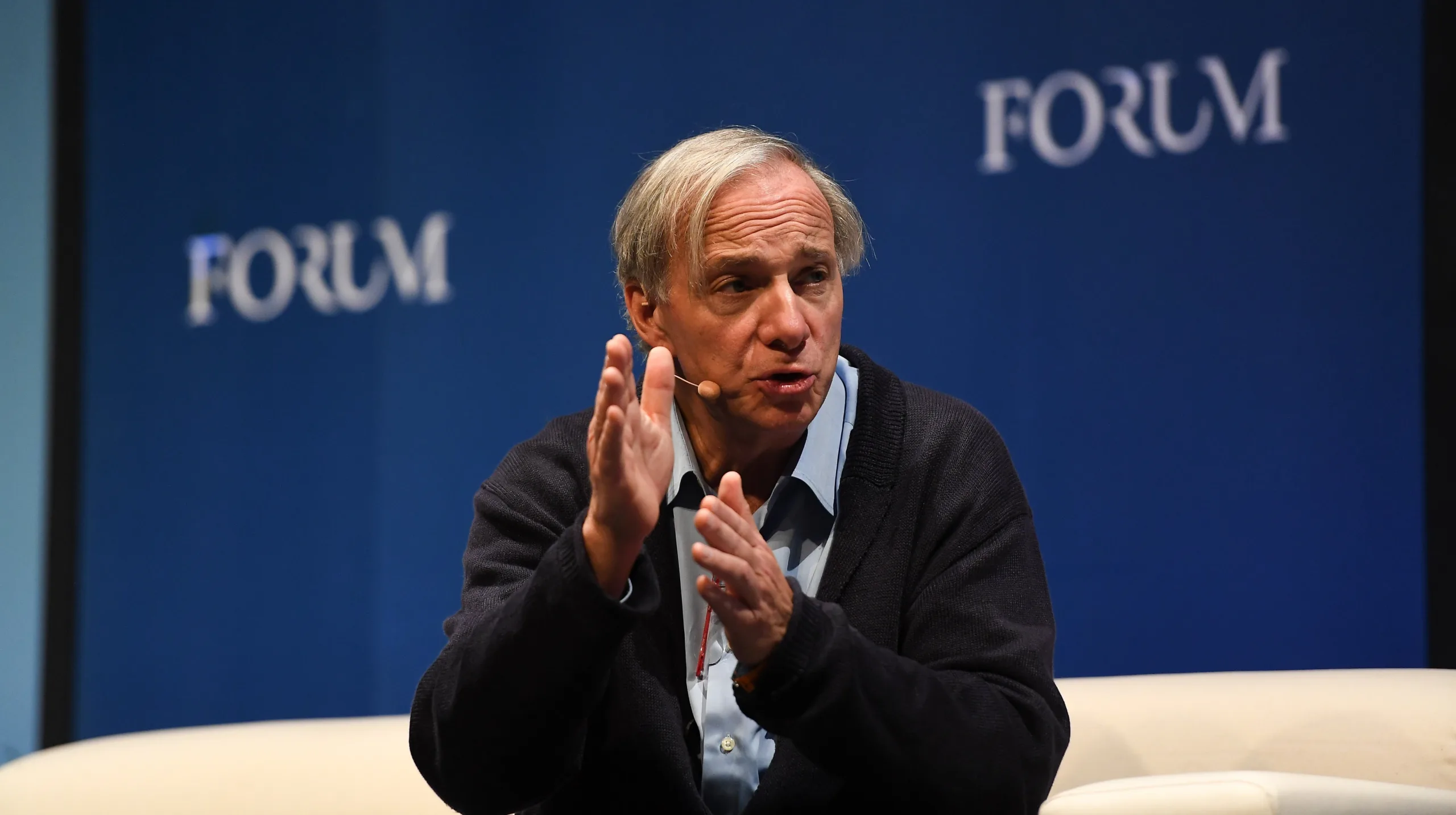 Ray Dalio mette in guardia sul debito americano: preferire oro e criptovalute