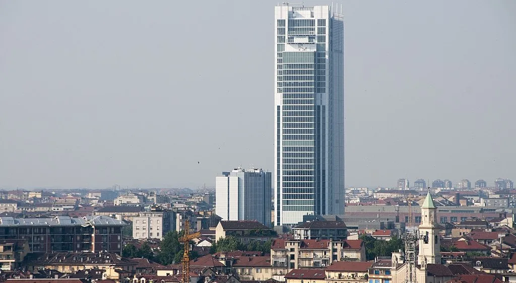 Intesa Sanpaolo: Profitto trimestrale record, conferma delle previsioni