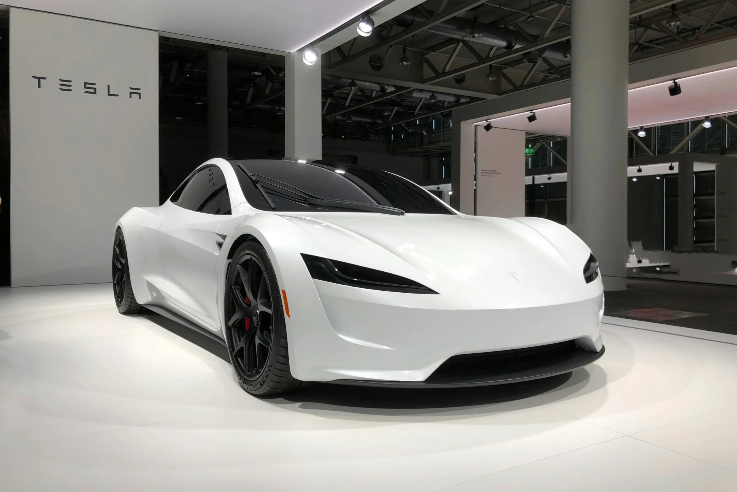 Dopo il calo delle vendite in Europa, comprare o vendere azioni Tesla?